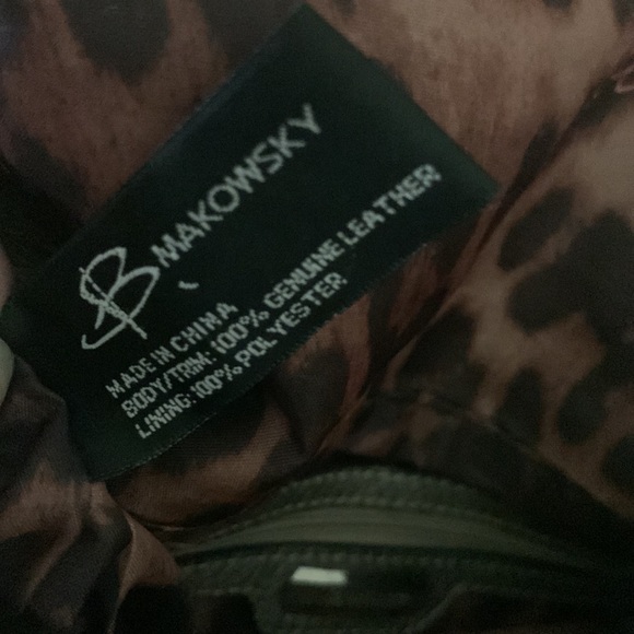 Silver leather B. Makowsky purse - Picture 5 of 5